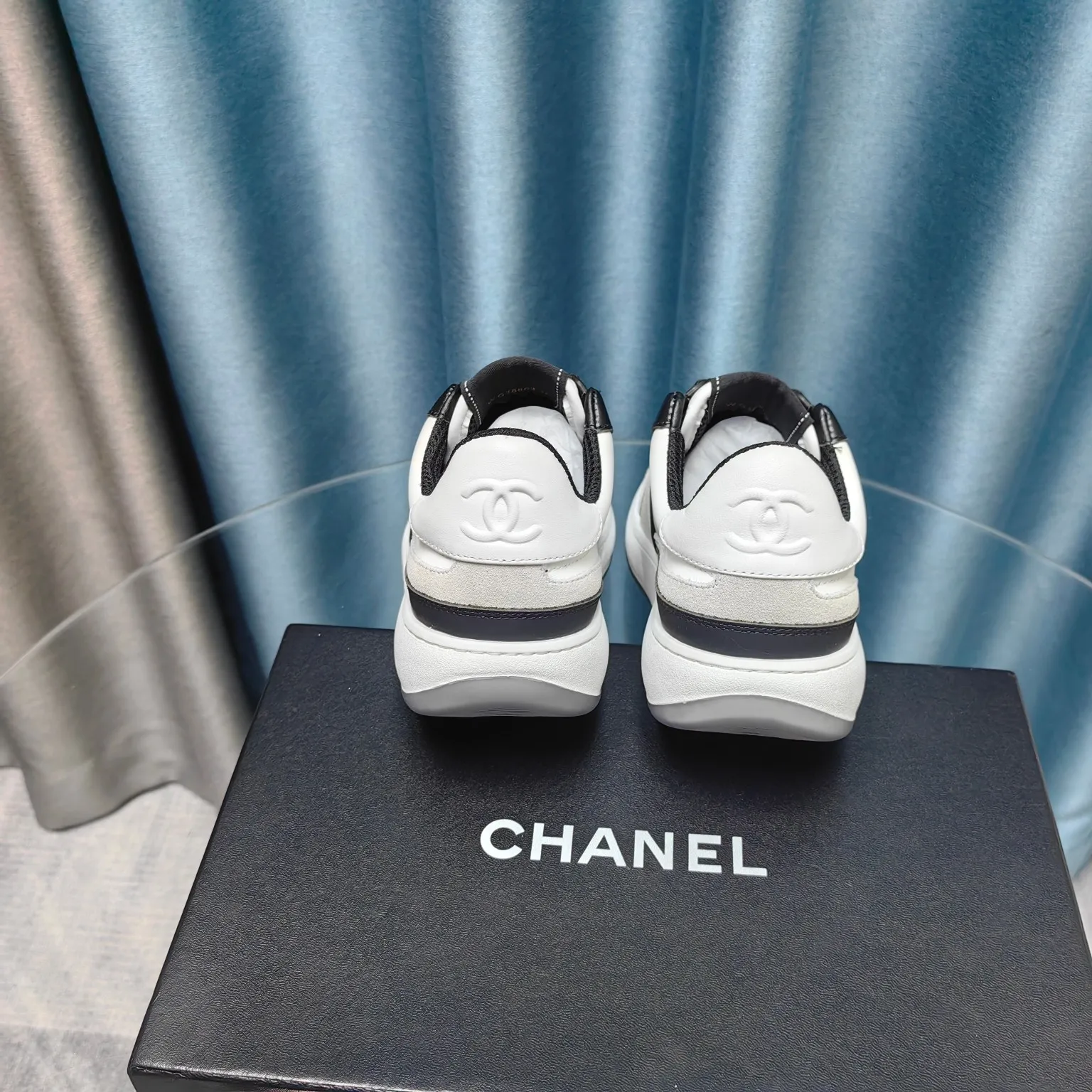 👟👟Ex-factory price 540👟👟 Men's size +10 Chanel Chanel - 2023 counter top casual sports shoes This classic design; the upper is electro-embroidered with a variety of techniques; the outsole is fashionable and sporty; it is unusual to incorporate a variety of color matching elements... The diversified mix and match is very beautiful and versatile, casual, fashionable, sports and outdoor can be taken into account. The counter boutique package is full set for women 35-40 and men 39-45 (Customized size 44.45)